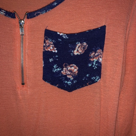 Top/Shirt - Picture 3 of 4